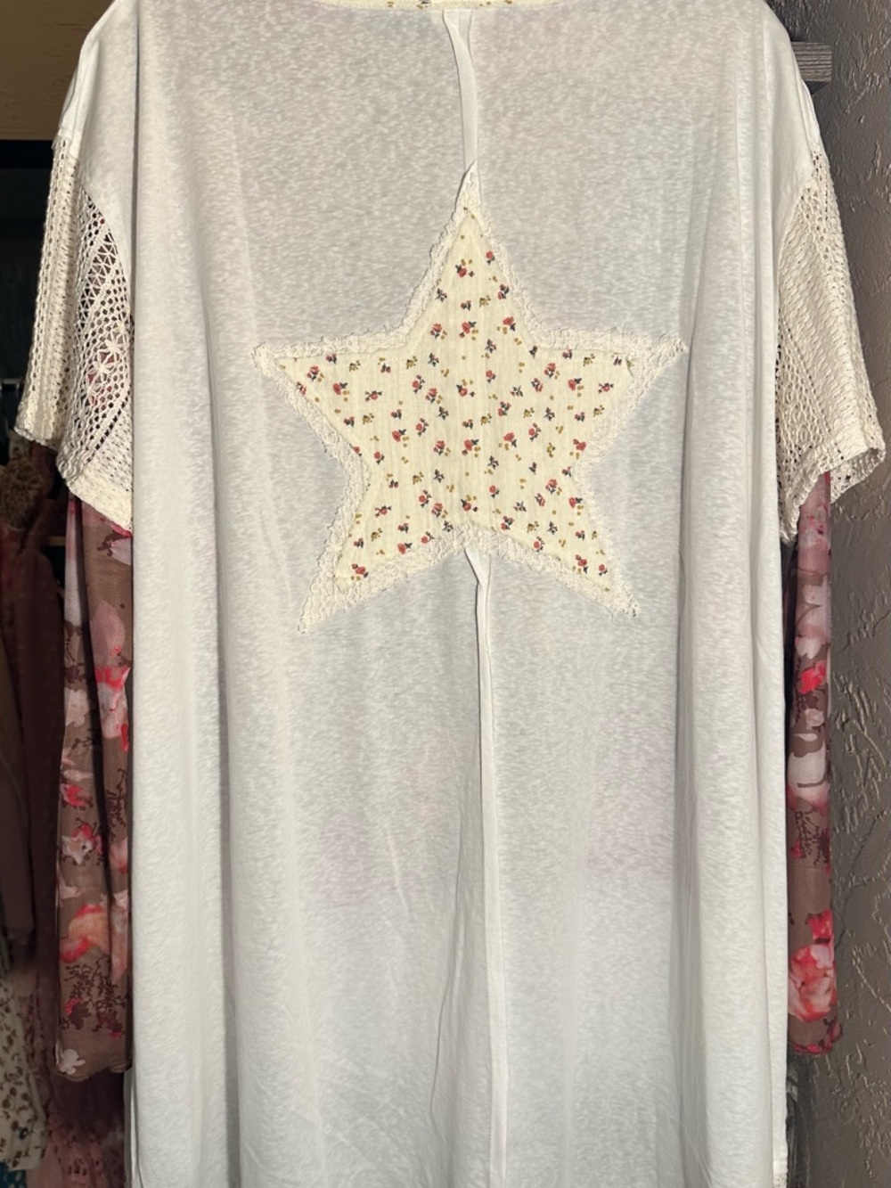 POL Cream-Accented White Short Sleeve Star Patch Top - Picture 3 of 3